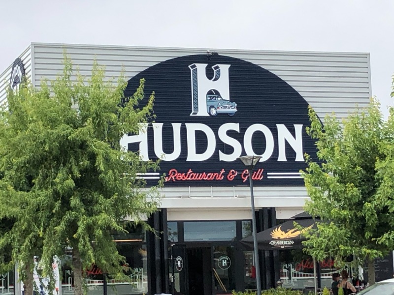 Photo 1 HUDSON Restaurant Grill